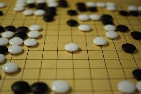 Umělá inteligence poprvé porazila šampiona hry GO
